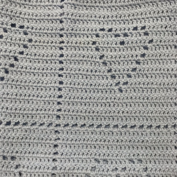 Handmade heart patterned crocheted blanket - Picture 2 of 3